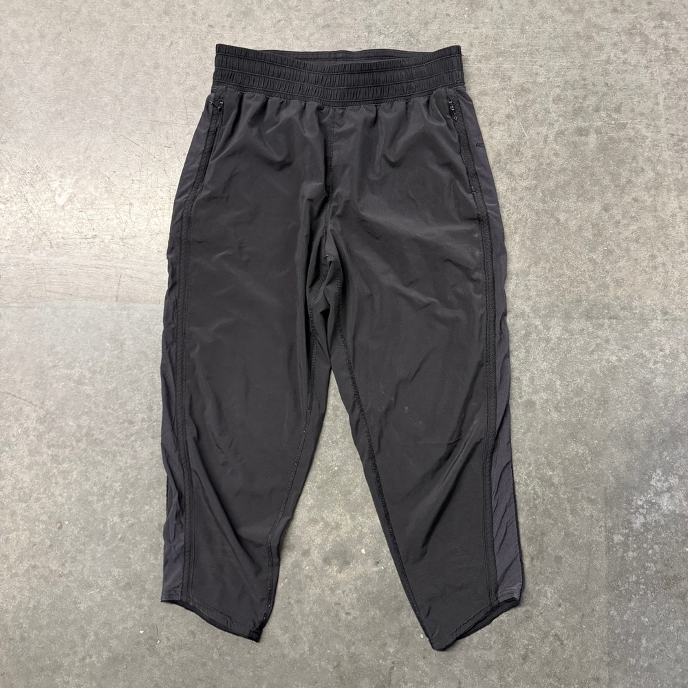 Lululemon Black Cropped Athletic Joggers Smocked Waist Zipper Pockets Size 6